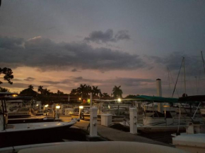 Fish/Boat & Relax Resort Marina Gem on the water!